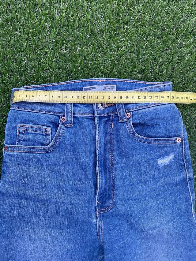 Pantalón vaquero pitillo desgastado