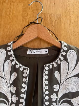 Chaleco Zara bordado blanco