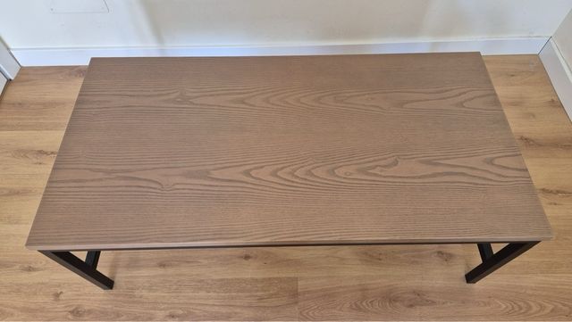 Mesa de centro madera oscura y metal negro