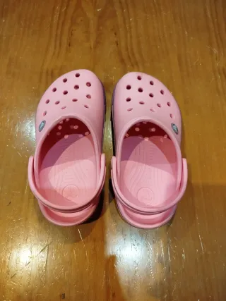 CROCS ROSA Y LILA
