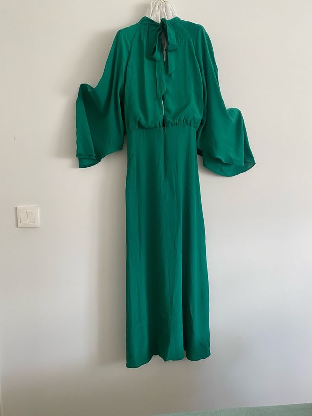 Vestido verde con pedrería