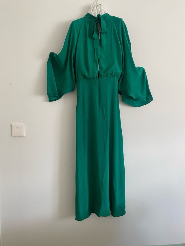 Vestido verde con pedrería