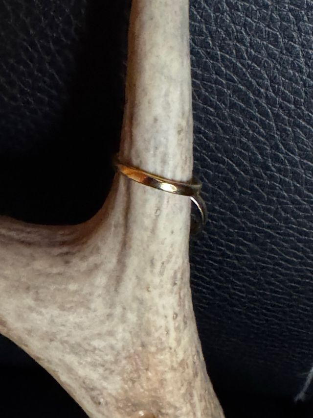 Anillo dorado con piedra azul anti alérgico