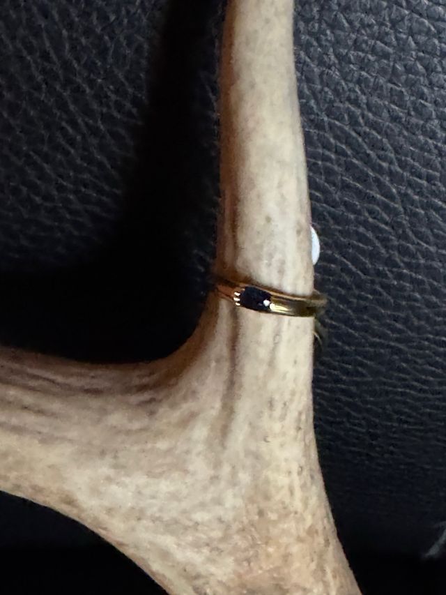 Anillo dorado con piedra azul anti alérgico