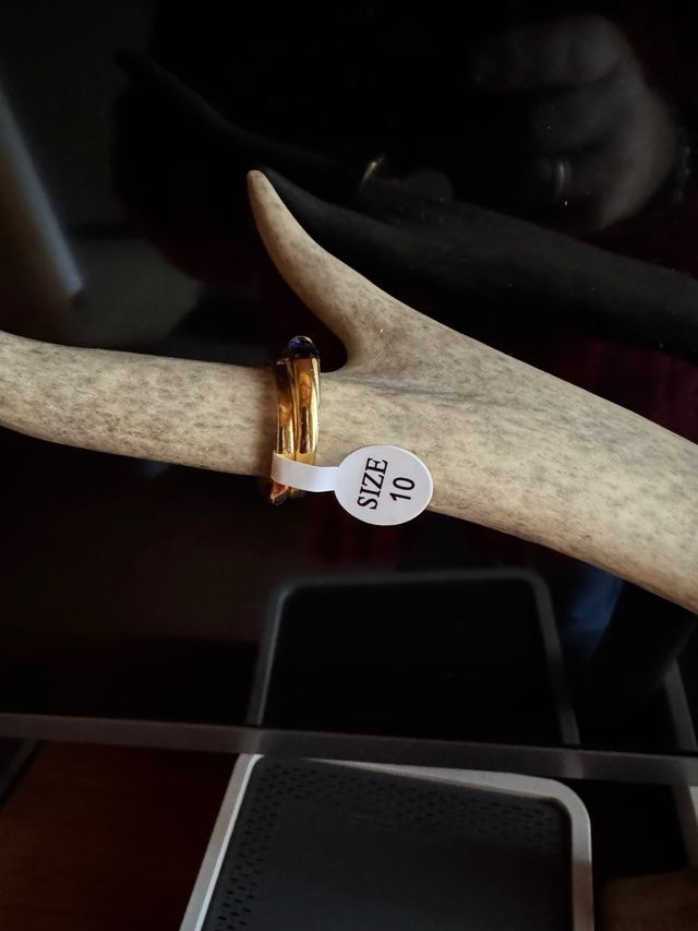 Anillo dorado con piedra azul anti alérgico