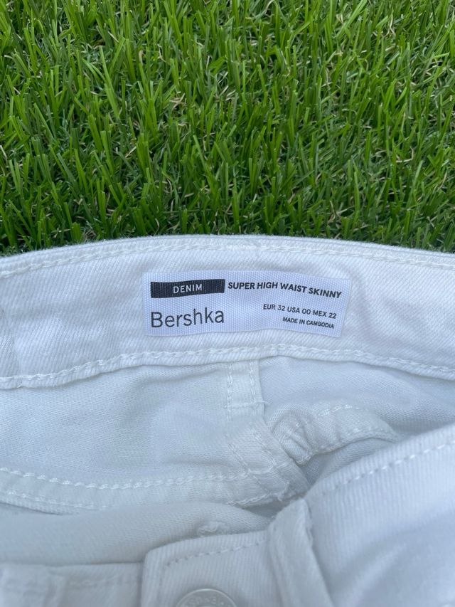 Pantalón vaquero pitillo blanco