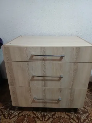 Comò con 3 cassetti in legno e metallo