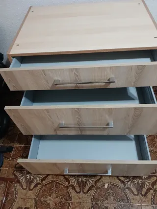 Comò con 3 cassetti in legno e metallo