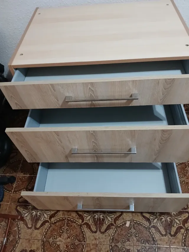 Comò con 3 cassetti in legno e metallo