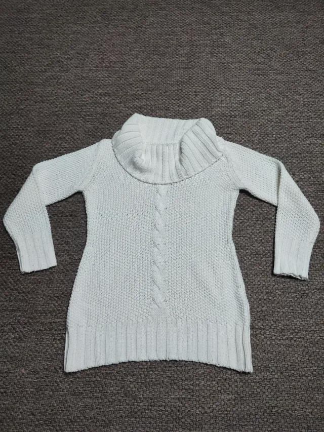 Jersey de punto cuello alto color crema