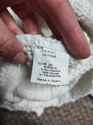 Jersey de punto cuello alto color crema