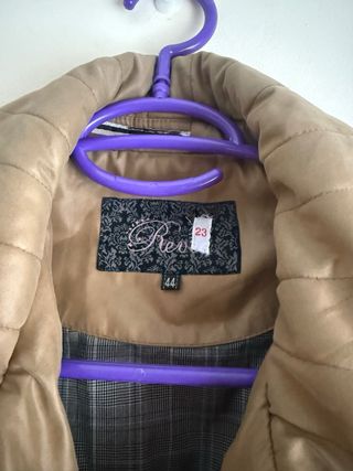 Chaqueta beige acolchada