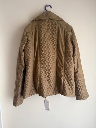 Chaqueta beige acolchada