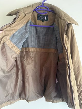 Chaqueta beige acolchada