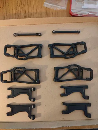 Braços de suspensão Traxxas Maxx Ref 8998 Ref 8999