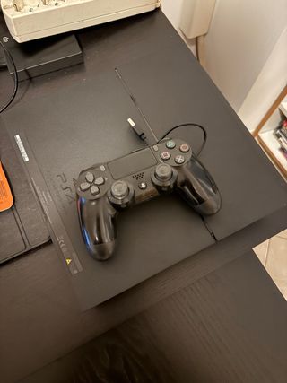 PS4 (PlayStation 4) con joystick