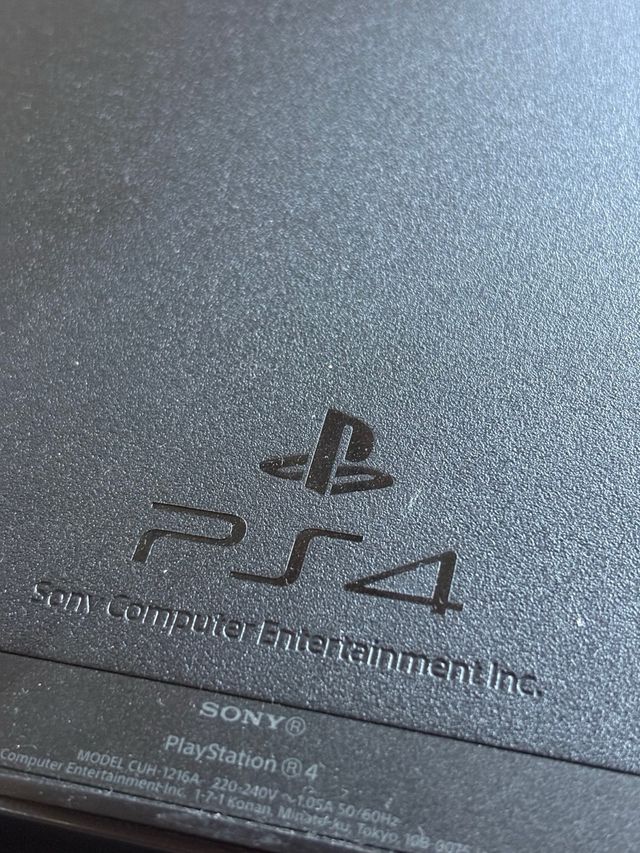 PS4 (PlayStation 4) con joystick