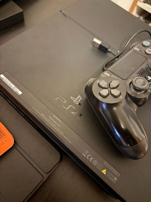 PS4 (PlayStation 4) con joystick