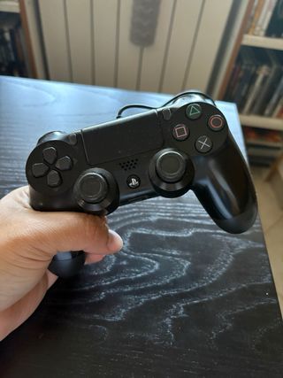 PS4 (PlayStation 4) con joystick