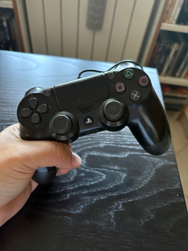 PS4 (PlayStation 4) con joystick