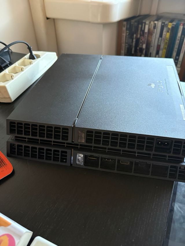 PS4 (PlayStation 4) con joystick