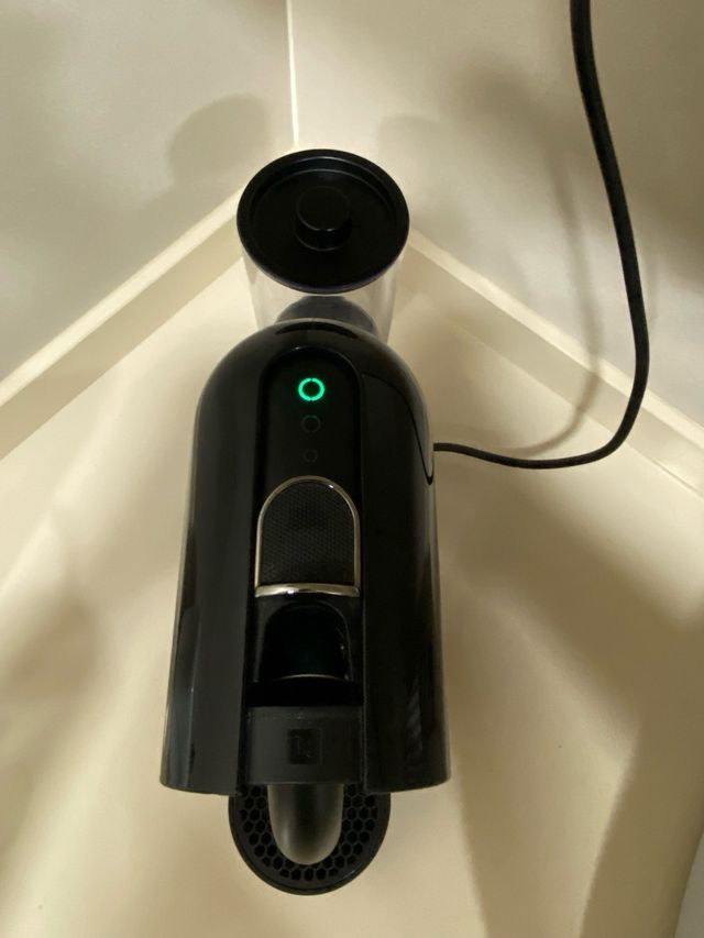 Cafetera Nespresso U DeLonghi Negra