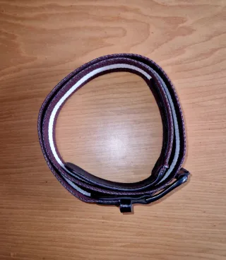 Cinturón de lona con rayas marrones y blancas