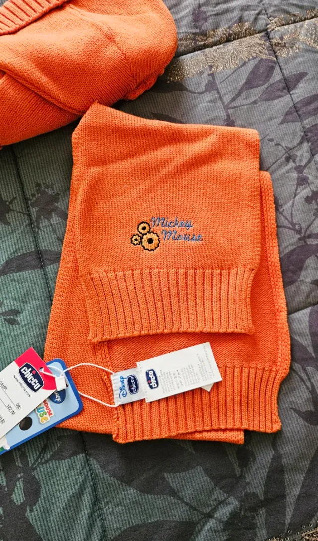 Set bimbo cappellino sciarpa e guanti arancioni