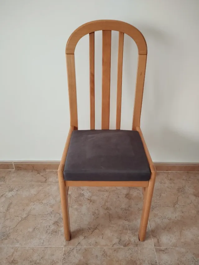 3 Sillas de madera