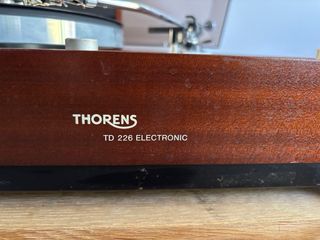 Tocadiscos Thorens TD226 con brazo TP16