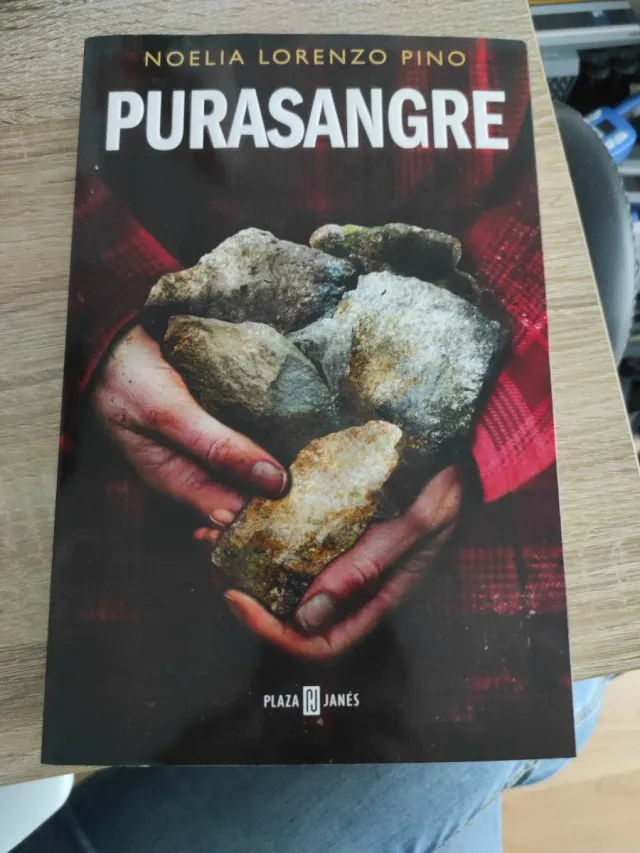 Purasangre / Pureblood (Spanish Edition)