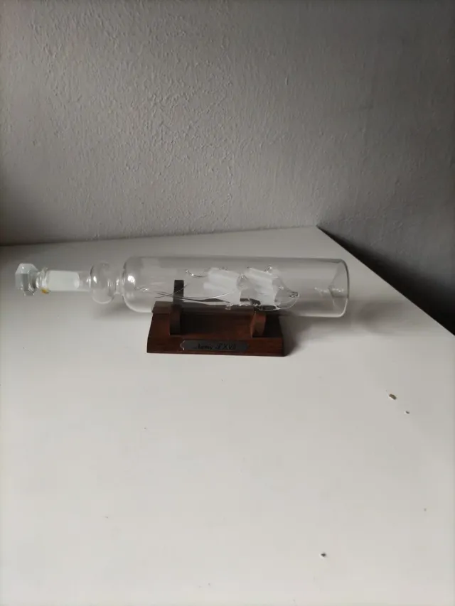 Barco en Botella de Cristal con Soporte