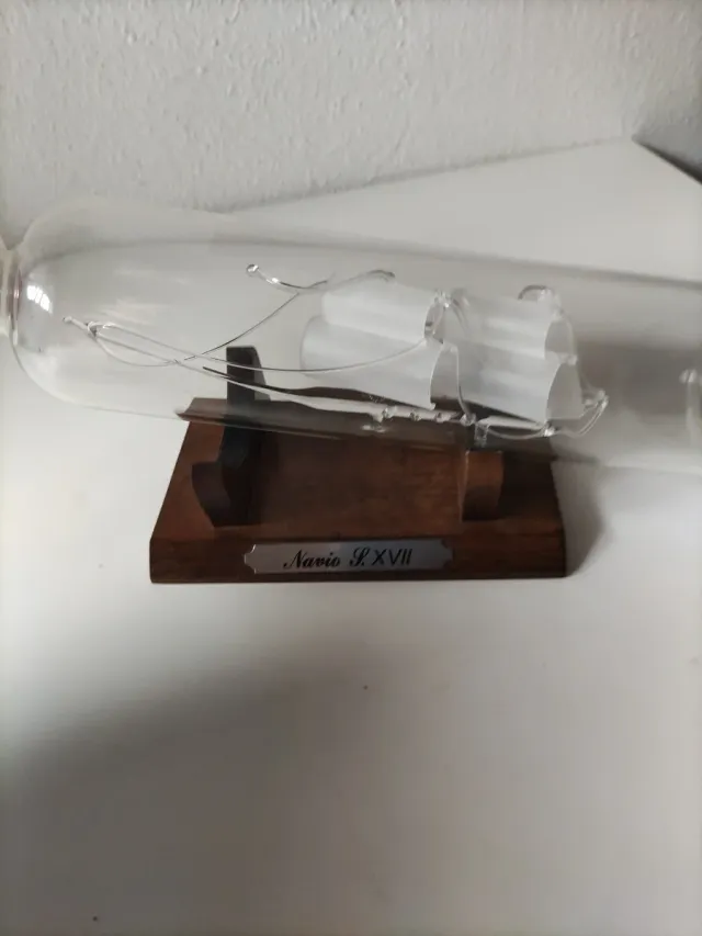 Barco en Botella de Cristal con Soporte