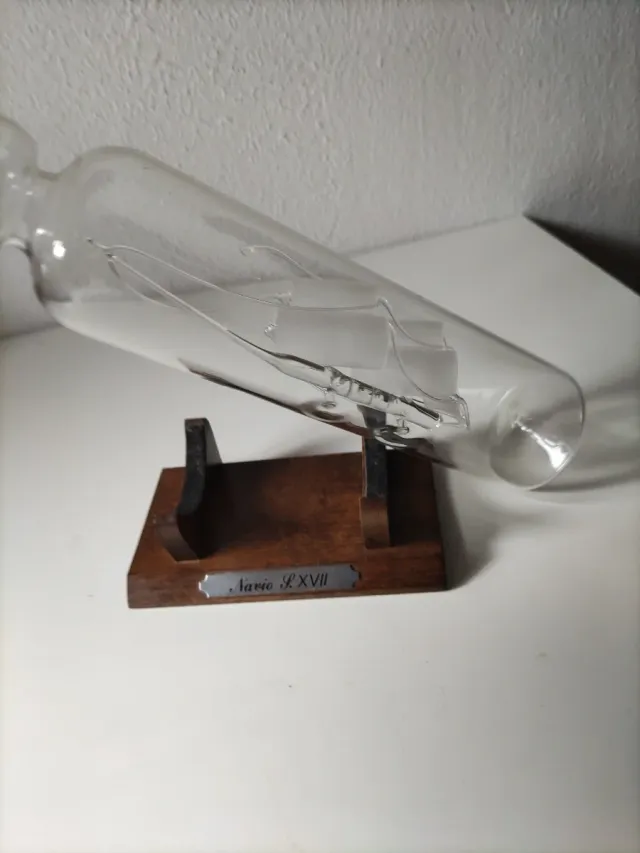 Barco en Botella de Cristal con Soporte