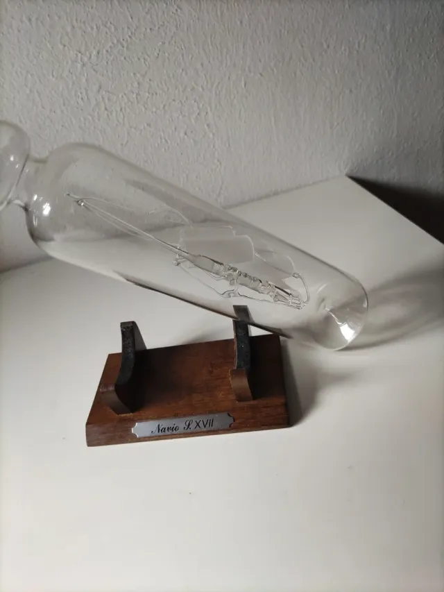 Barco en Botella de Cristal con Soporte