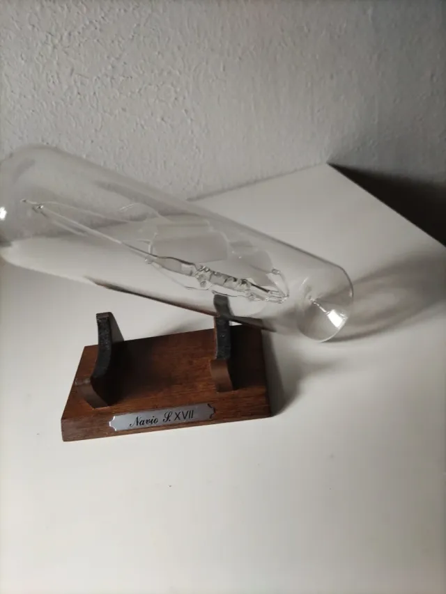Barco en Botella de Cristal con Soporte