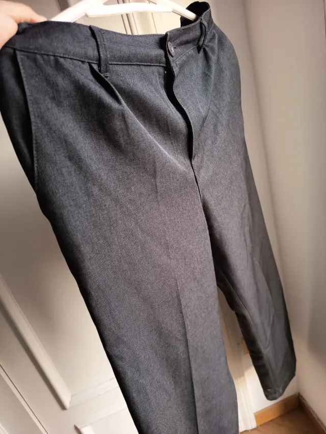 Pantalón uniforme gris talla 19-20