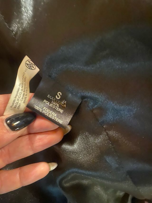 Pelliccia ecologica con cappuccio