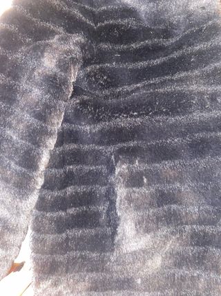 Pelliccia ecologica con cappuccio