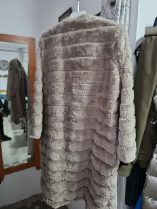 Abrigo pelo suave beige/rosa talla 40 a 44