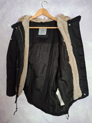 Abrigo negro chica Bershka