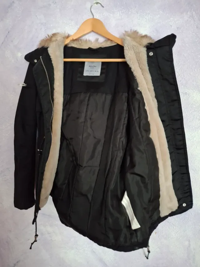 Abrigo negro chica Bershka