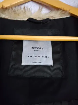 Abrigo negro chica Bershka
