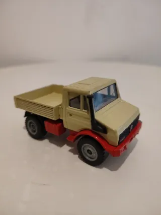 Escala 1:43 Mercedes Unimog Siku