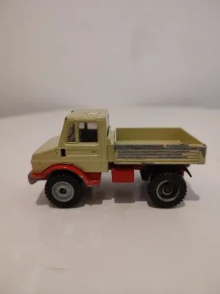 Escala 1:43 Mercedes Unimog Siku