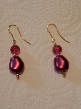 Pendientes en tonos burdeos