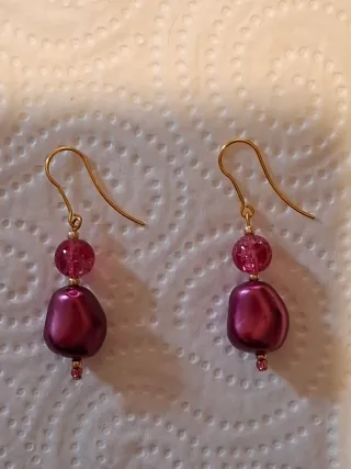 Pendientes en tonos burdeos