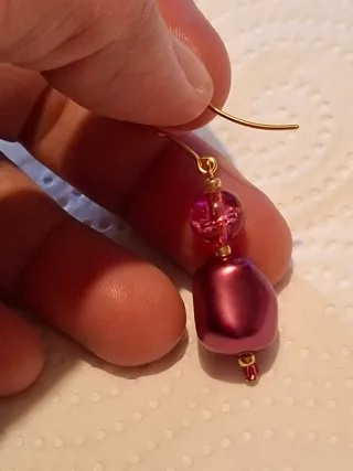 Pendientes en tonos burdeos