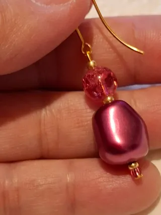 Pendientes en tonos burdeos