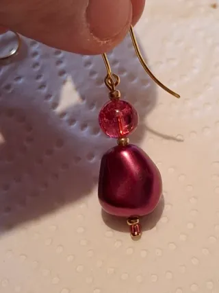 Pendientes en tonos burdeos